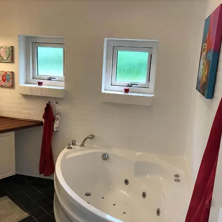 Lovely On Eno With Indoor Holiday home